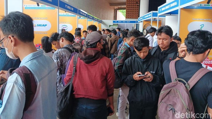 Kisah Pria Bekasi Serbu Job Fair demi Banting Setir Jadi Pekerja Kantoran